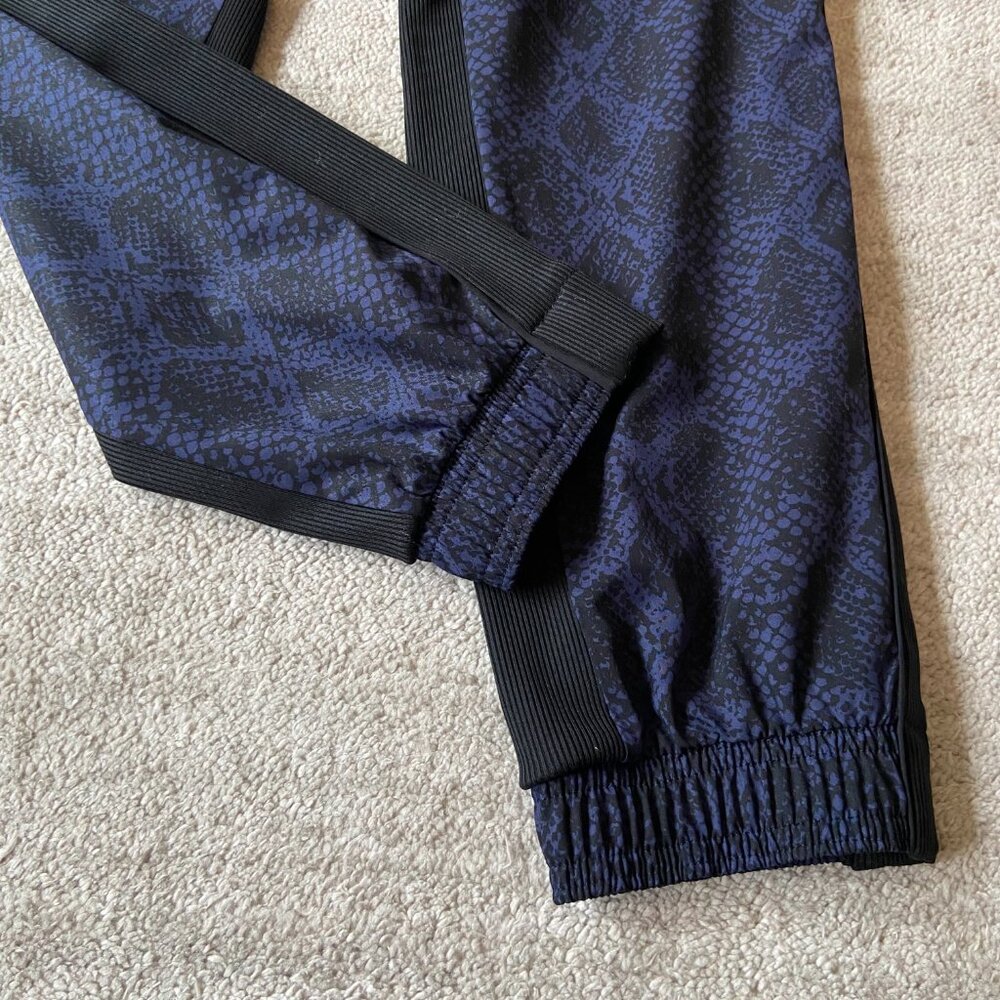 Athleta Printed Brooklyn Jogger Python Nwot - image 7